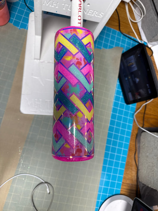 Twisted lines 20 oz